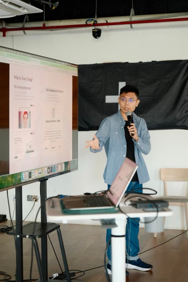 Tony Tong presenting at a live calibration workshop.